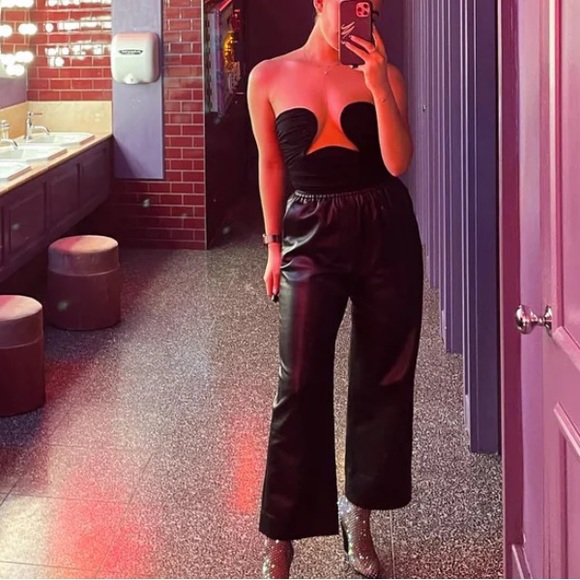 Welcome to the love club the heart top in black size M/L - Picture 2 of 2